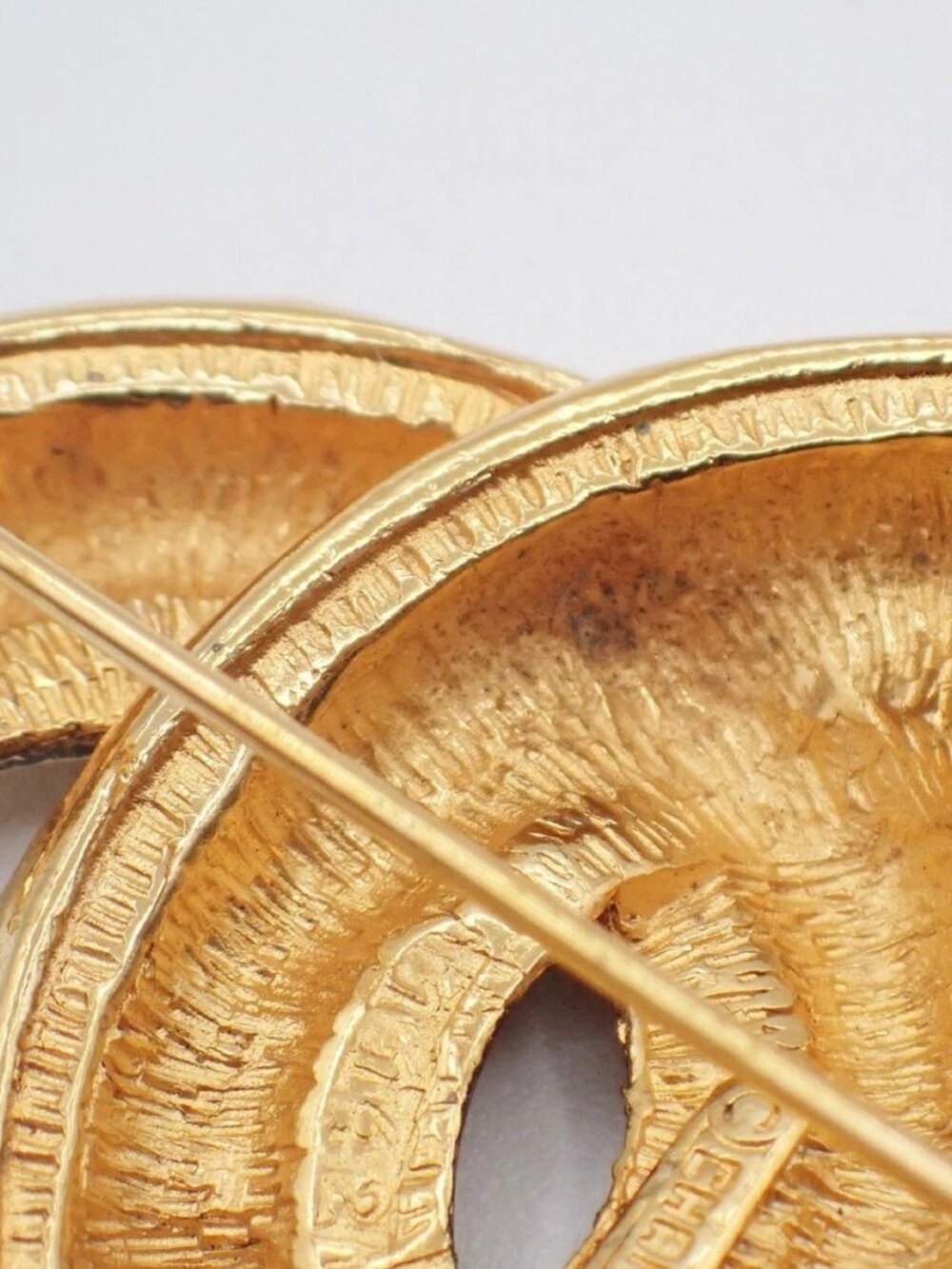 CHANEL CC Logo Matelasse Pin Brooch Gold GHW Accessory - Picture 16 of 16